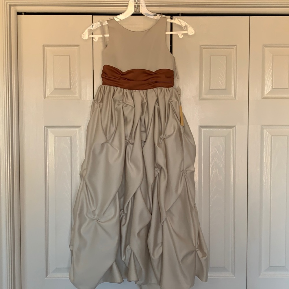 Pearl and Copper Sweet Beginnings flower girl dress size 5 never worn